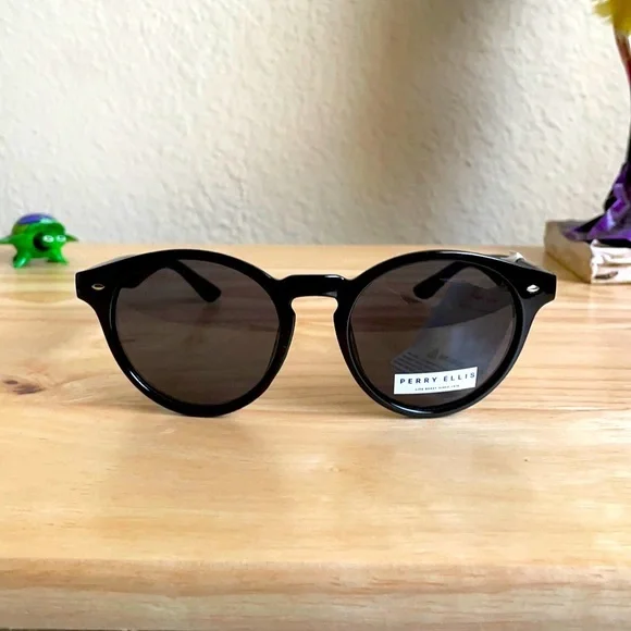 Black Round Frame Perry Ellis Sunglasses 🕶 - Picture 1 of 4